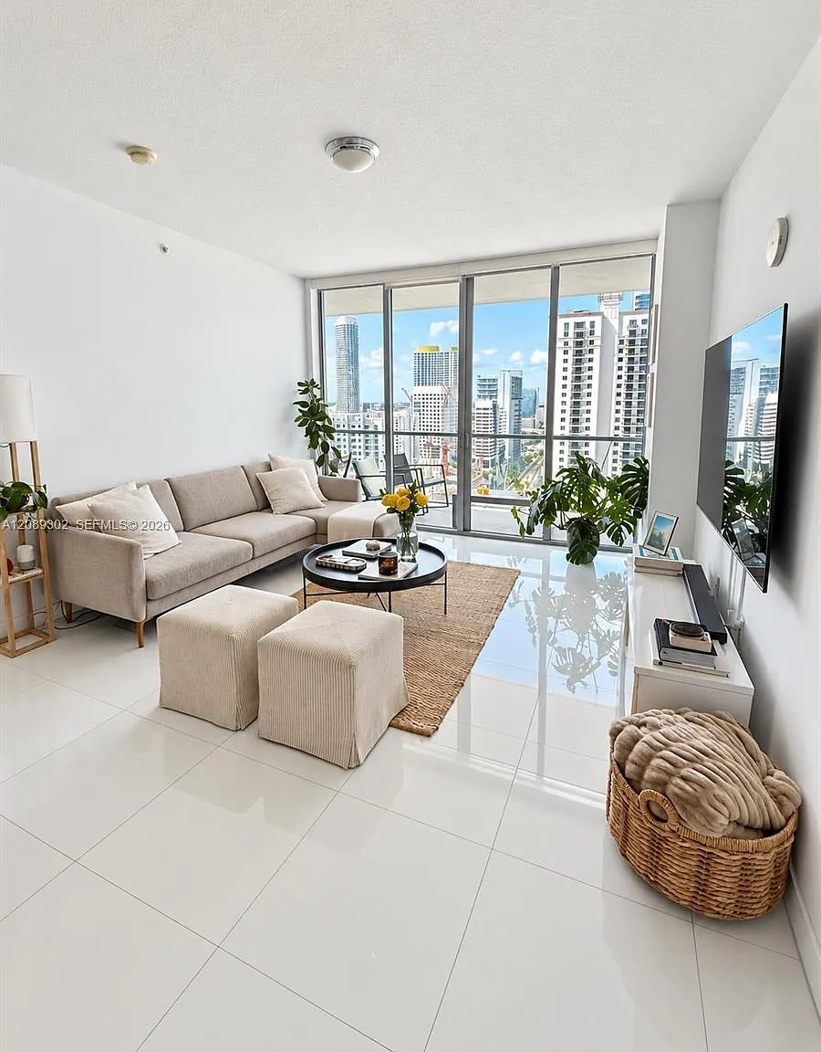 2 bed, 1024 sqft, $4,000 — Photo 3