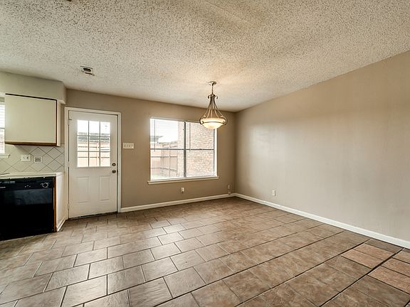5th image of 305 Towne House Ln