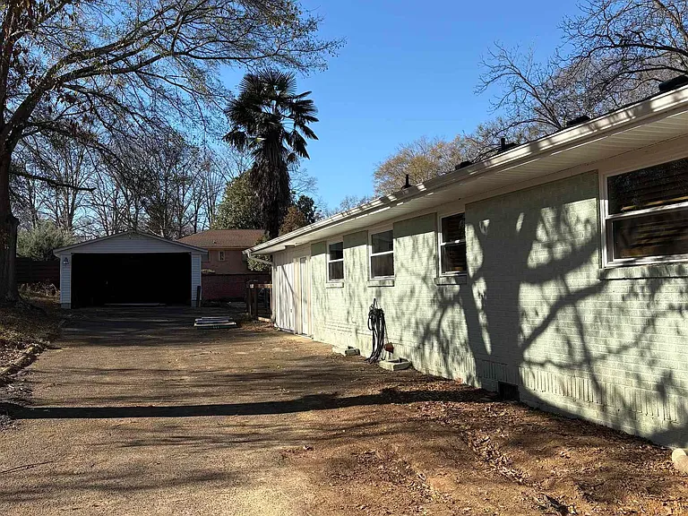 102 Muse Cir — Photo 3