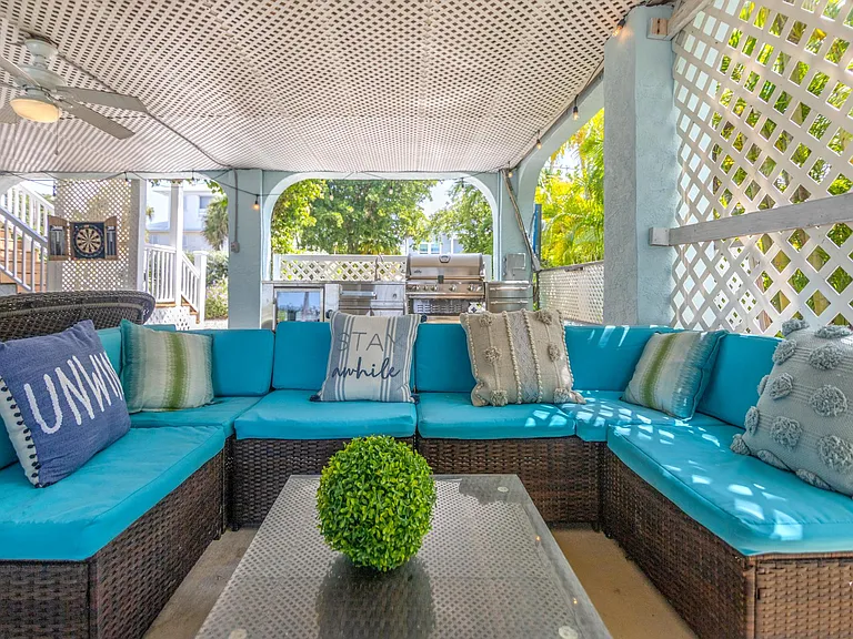 Bay Dr — Photo 13