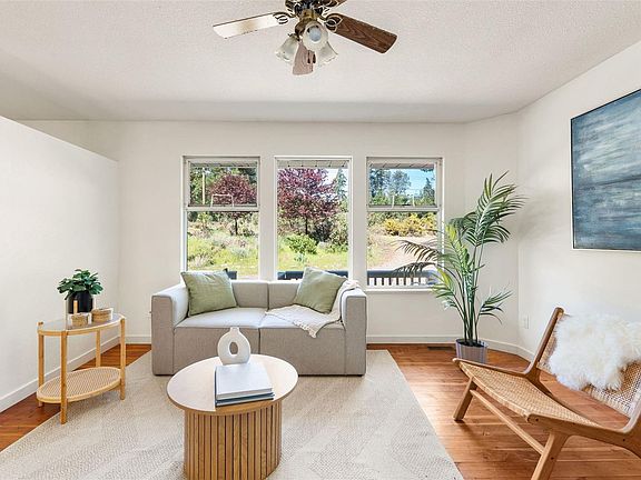5th image of 2362 Nanoose Rd