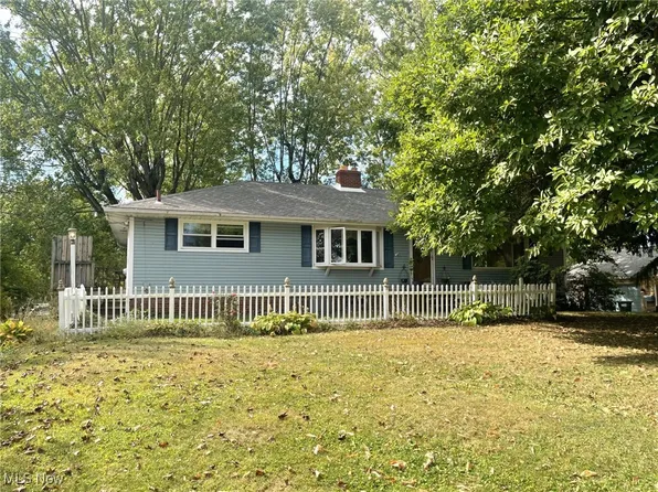 1402 McDowell St NE, Canton, OH 44721