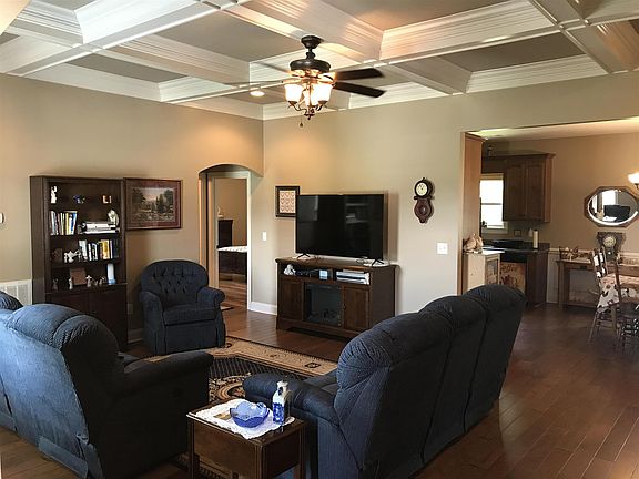 3rd image of 108 Elise Cir