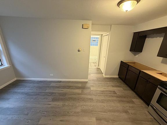 3rd image of 1371 River Dr APT 4