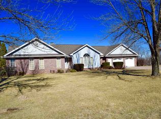 220 Hilltop Rd, Columbus Junction, IA 52738