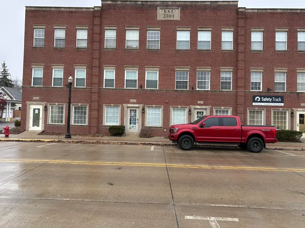 227 Main St, Belleville, MI 48111