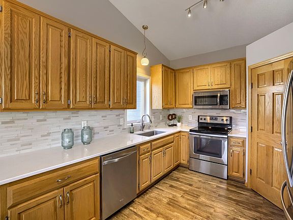 5th image of 21216 Pierce St NE