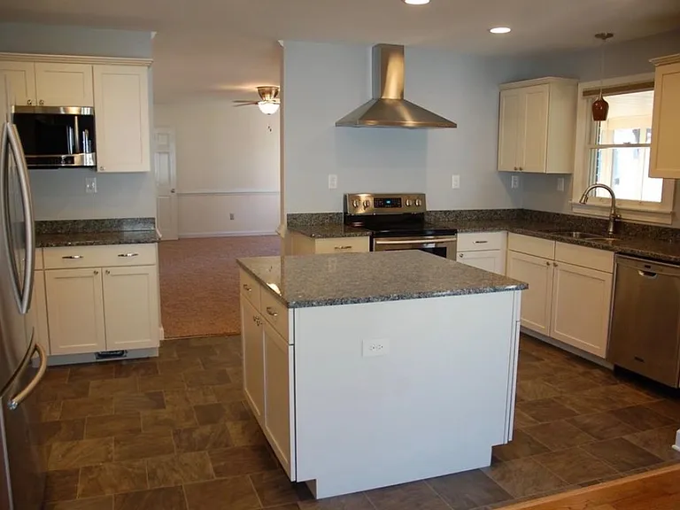 104 Dorchester Ln — Photo 6