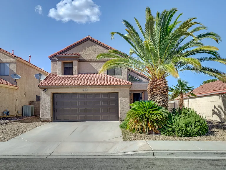 2702 Lovington Dr — Photo 2