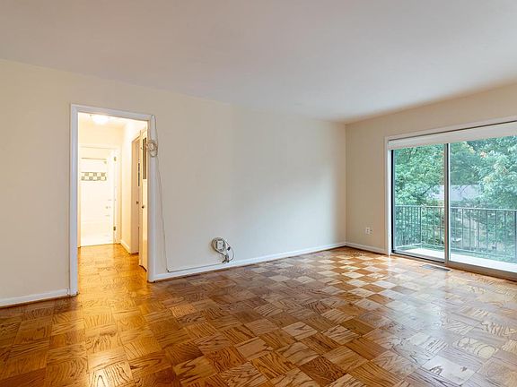 3rd image of 10612 Montrose Ave APT 204