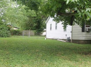 516 S Forest Ave, Carbondale, IL 62901