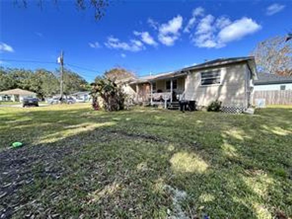 1st image of 1109 Willow Ave