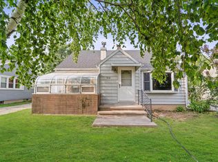 912 3rd St, Menasha, WI 54952