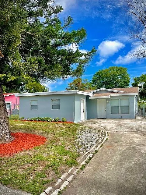 4 bed, 2.0 bath, 1295 sqft, $3,000 — Photo 3