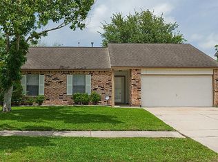 439 El Toro Ln, Webster, TX 77598