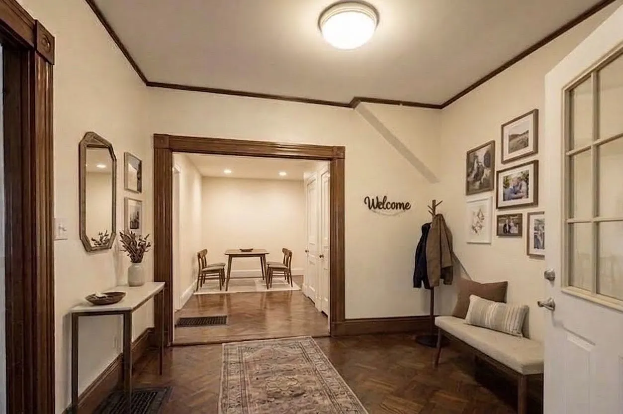 2 bed, 900 sqft, $3,000 — Photo 1