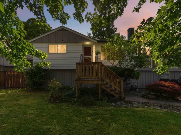 3676 Inverness St, Pt Coquitlam, BC V3B 3B4