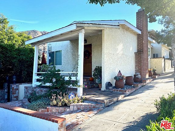 5th image of 3082 Lake Hollywood Dr