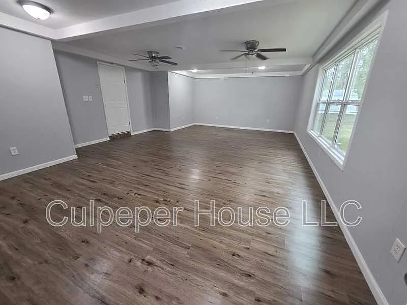 3 bed, 1.5 bath, 1596 sqft, $1,575 — Photo 4
