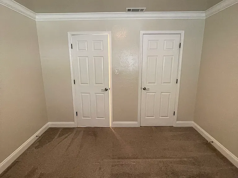 2422 V St #4 — Photo 10