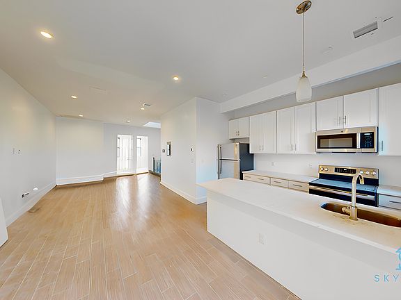 4th image of 266 Bleecker St #Penthouse B