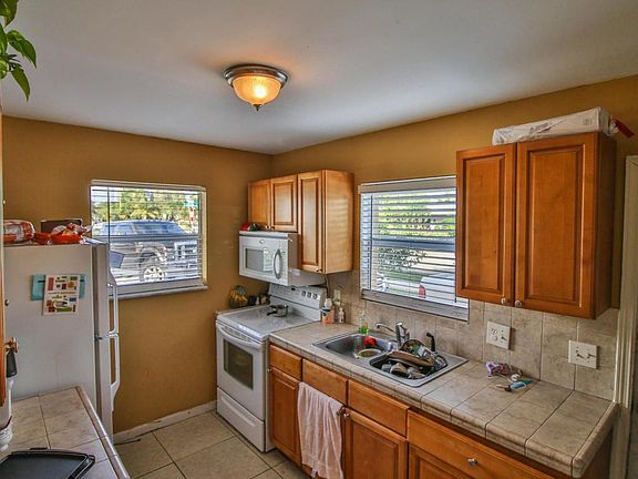 900 Kitchen