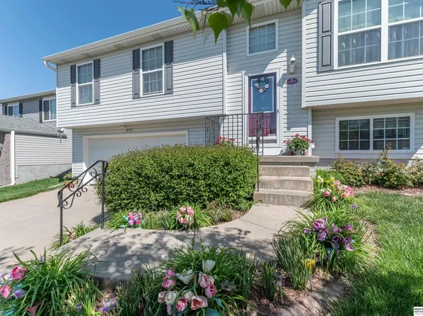 10902 Potter St, Omaha, NE 68142