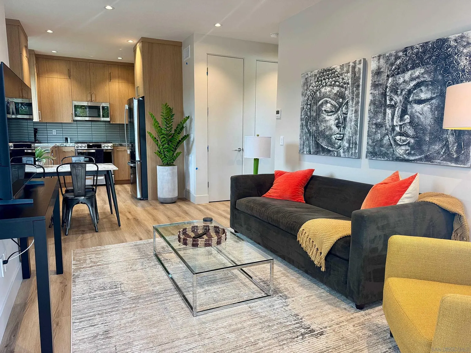 1 bed, 1.0 bath, 650 sqft, $5,000 — Photo 2