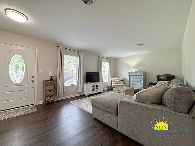 606 Camborne Ave NE — Photo 5