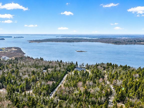 3rd image of 179 Makers Point Road