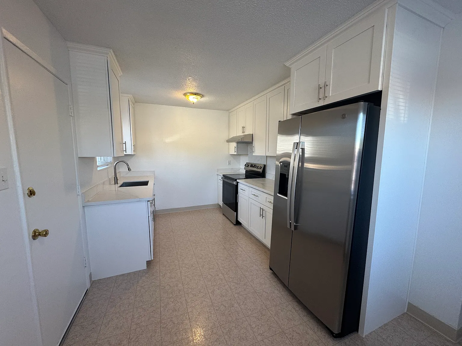 3 bed, 1.5 bath, $3,200 — Photo 2