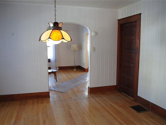 5th image of 80 Syracuse St