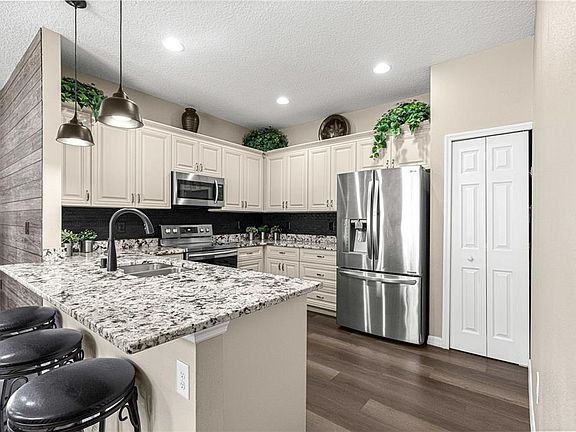 5th image of 27001 WHITE PLAINS WAY
