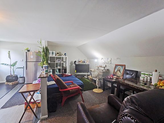 4th image of 245 E 17th St