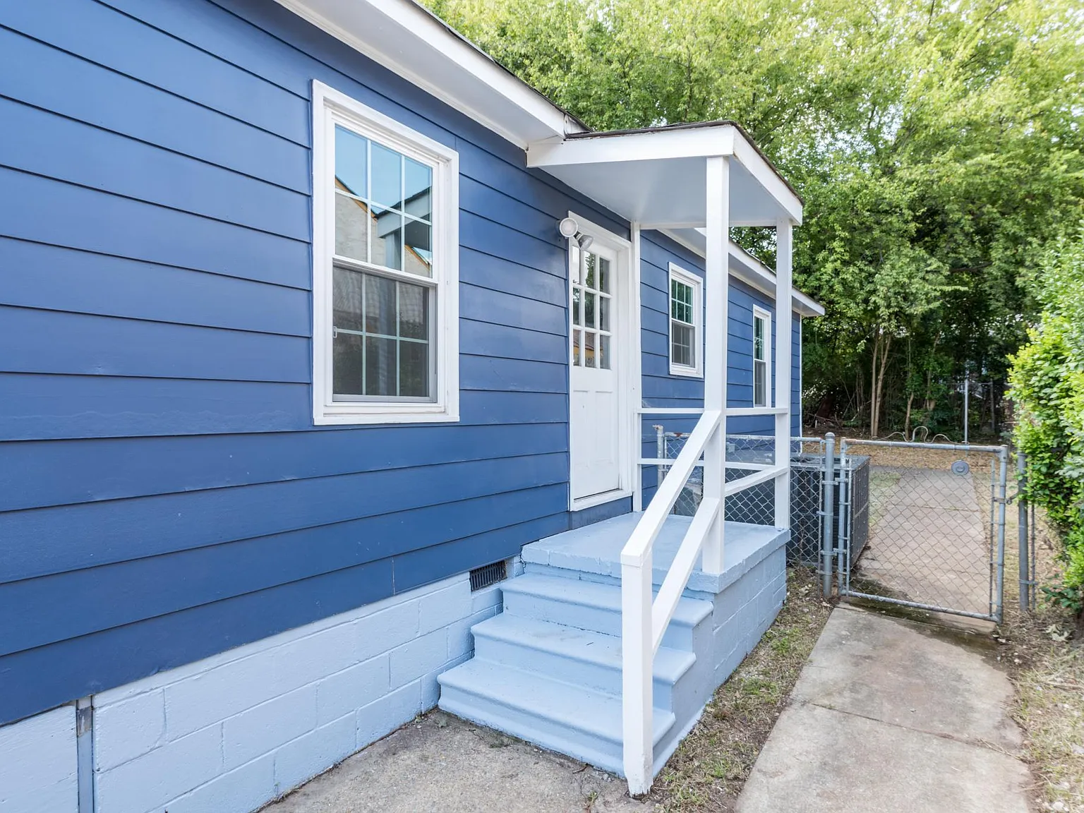 3 bed, 1.5 bath, 1000 sqft, $1,866 — Photo 2