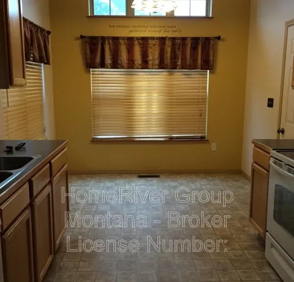 516 Connor Ct — Photo 6