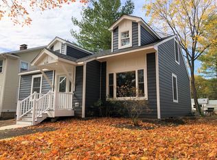 628 Richards St, Geneva, IL 60134