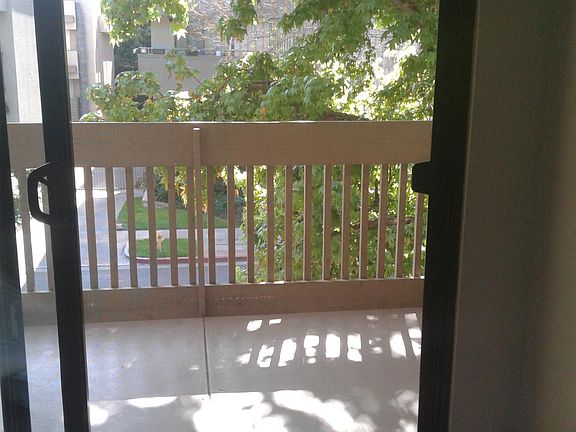 3rd image of 1414 Greenfield Ave APT 203