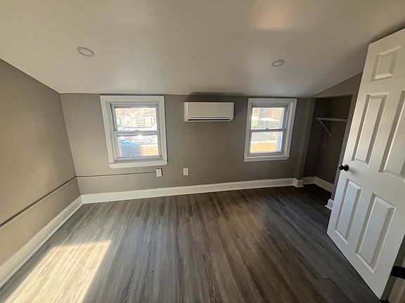 5th image of 1224 Carlton St