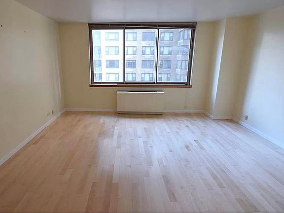 3rd image of 235 E 40th St APT 18J