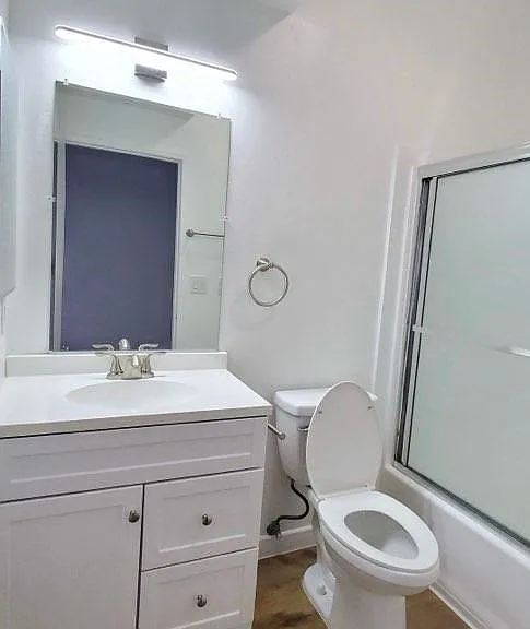 7900 Woodman Ave #105 — Photo 5