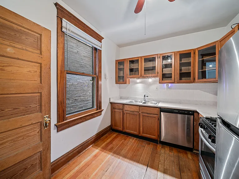 831 Hamlin St — Photo 9