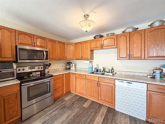 5th image of 411 N Short St