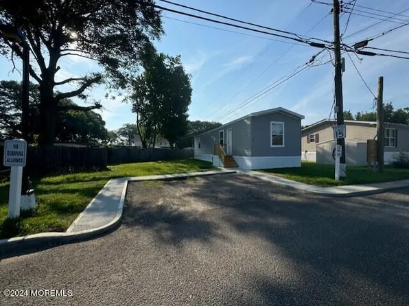 5 Robin Road, Hazlet, NJ 07734