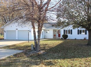 1030 S Emerald Hills Dr, Arnolds Park, IA 51331