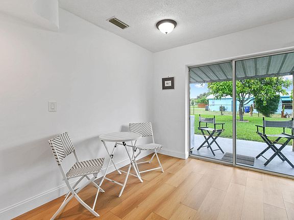 5th image of 631 W Jasmine Drive