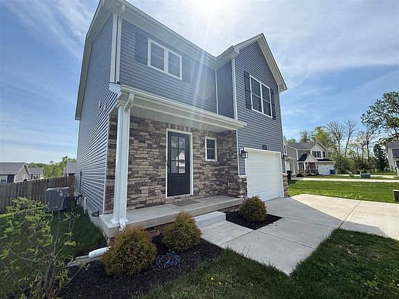 3rd image of 413 Sandy Cir