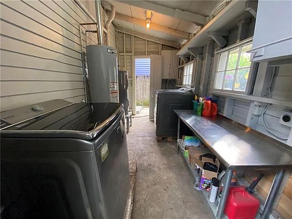 4th image of 3144 Laurel St