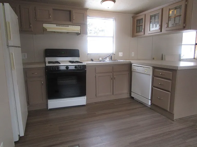 Pavilion Estates — Photo 11