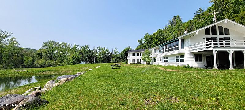 3rd image of 38 Catamount Road